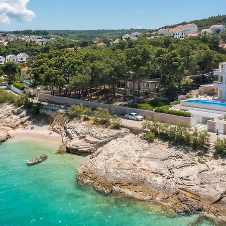 Luxury Infinity With Heated Pool On Brac Villa