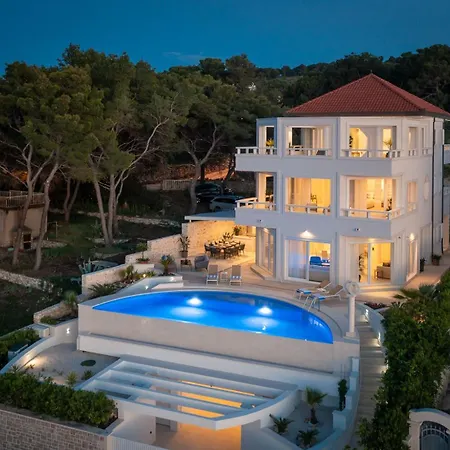Luxury Infinity With Heated Pool On Brac Villa
