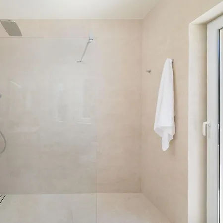 Luxury Infinity With Heated Pool On Brac Sutivan