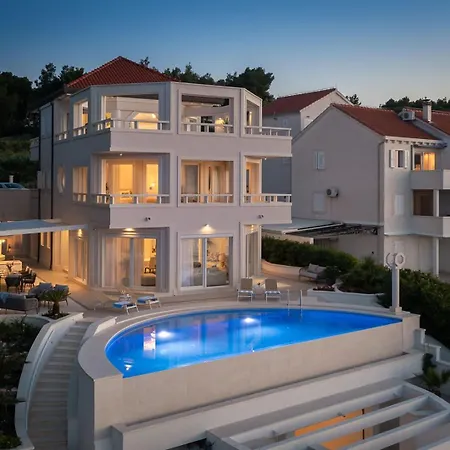 Luxury Infinity With Heated Pool On Brac * Sutivan