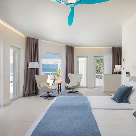 Luxury Infinity With Heated Pool On Brac *