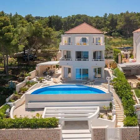 Luxury Infinity With Heated Pool On Brac Villa