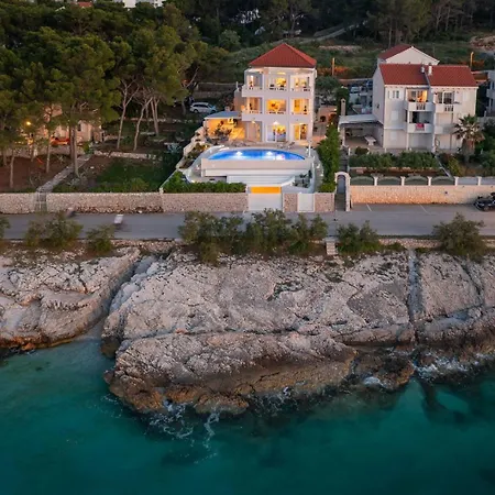 Luxury Infinity With Heated Pool On Brac * Sutivan