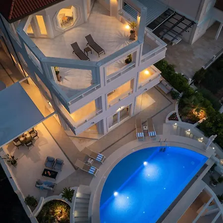 Villa Luxury Infinity With Heated Pool On Brac *