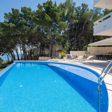 Luxury Infinity With Heated Pool On Brac