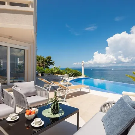 Luxury Infinity With Heated Pool On Brac
