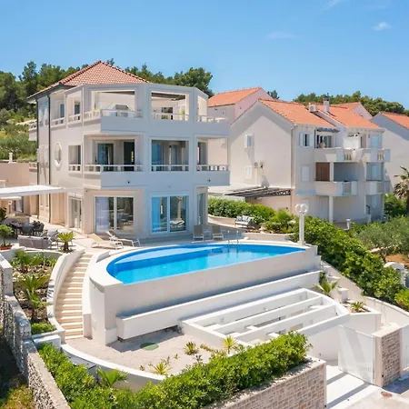Luxury Infinity With Heated Pool On Brac