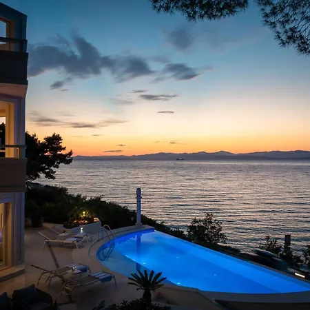 Luxury Infinity With Heated Pool On Brac *