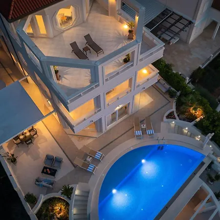 Luxury Infinity With Heated Pool On Brac Vila *