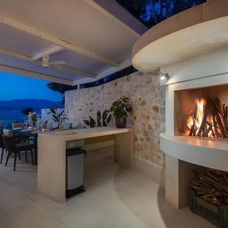 Luxury Infinity With Heated Pool On Brac