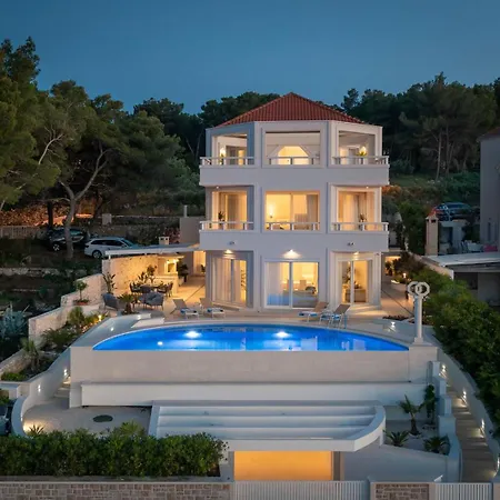Luxury Infinity With Heated Pool On Brac * Sutivan