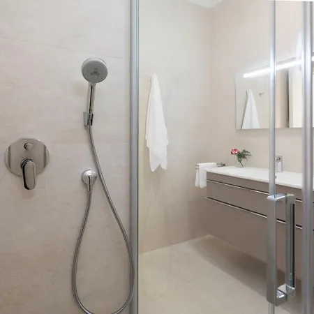 Luxury Infinity With Heated Pool On Brac