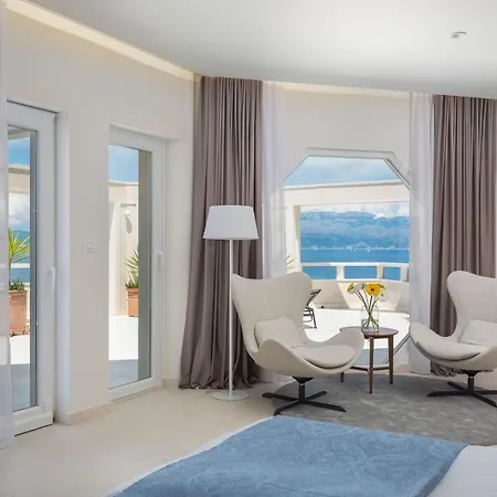 Luxury Infinity With Heated Pool On Brac