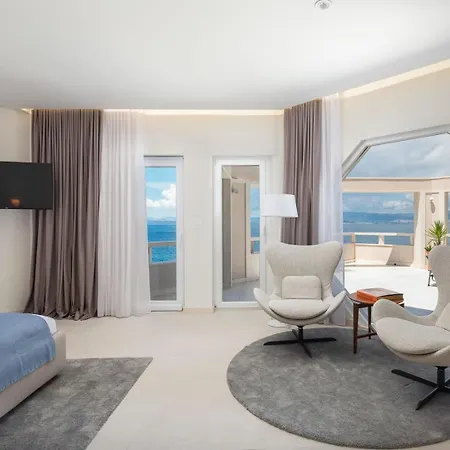 Luxury Infinity With Heated Pool On Brac * Sutivan