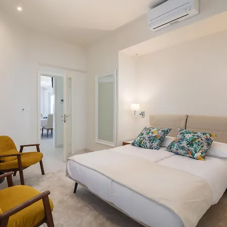 Luxury Infinity With Heated Pool On Brac Vila *