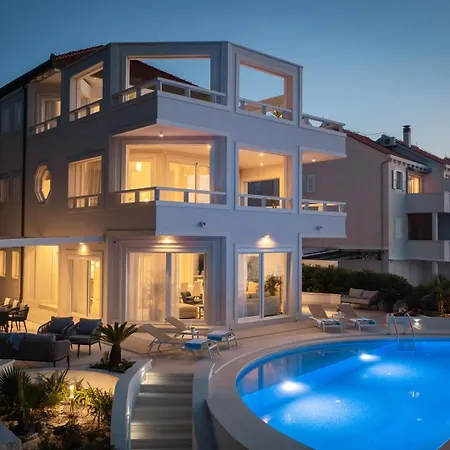 Luxury Infinity With Heated Pool On Brac Vila